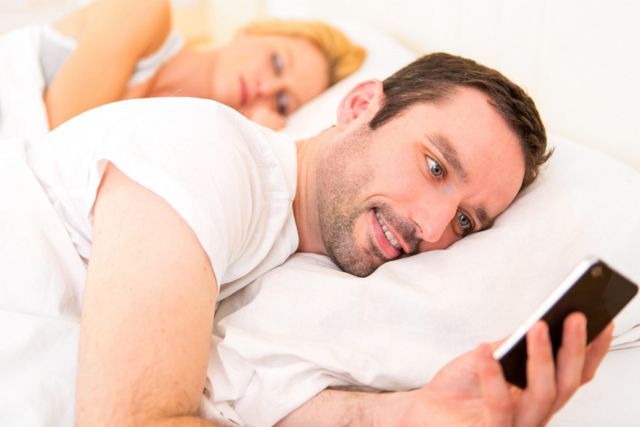 MORAO SAM DA POČNEM DA VARAM ŽENU POSLE 20 GODINA BRAKA: Ovo je uništilo našu intimu, ne kajem se ni zbog čega!