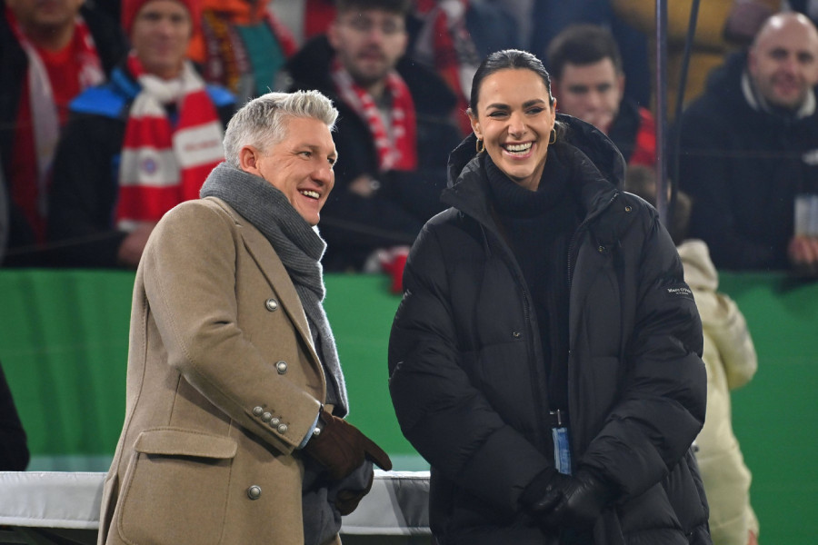 DA LI JE BASTIJAN ŠVAJNŠTAJGER UPRAVO POSLAO TAJNU PORUKU ŽENI ZA KOJU TVRDE DA MU JE LJUBAVNICA? Svet bruji o njegovom potezu, ljudi pobesnili! (FOTO/VIDEO)