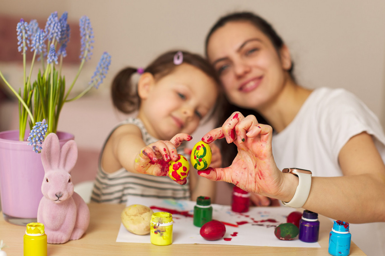 KAKO SKINUTI BOJU POSLE FARBANJA JAJA SA PRSTIJU I OČISTITI ŠERPICE: Jednostavni, a efikani TRIKOVI - sve što vam treba već imate u kući!