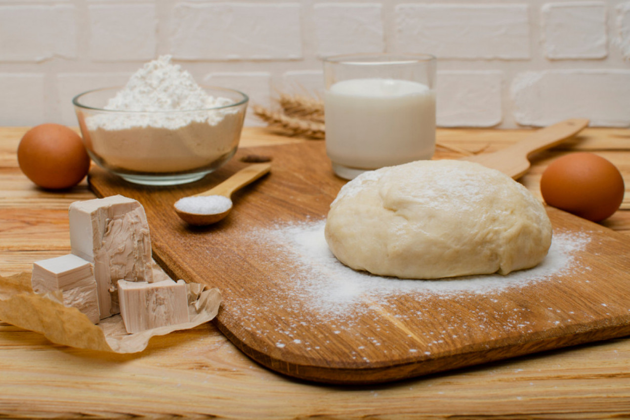 NIJE SVEJEDNO DA LI KORISTITE SUVI ILI SVEŽI KVASAC: Ovo je ključna razlika - daje potpuno drugačiju aromu testa!