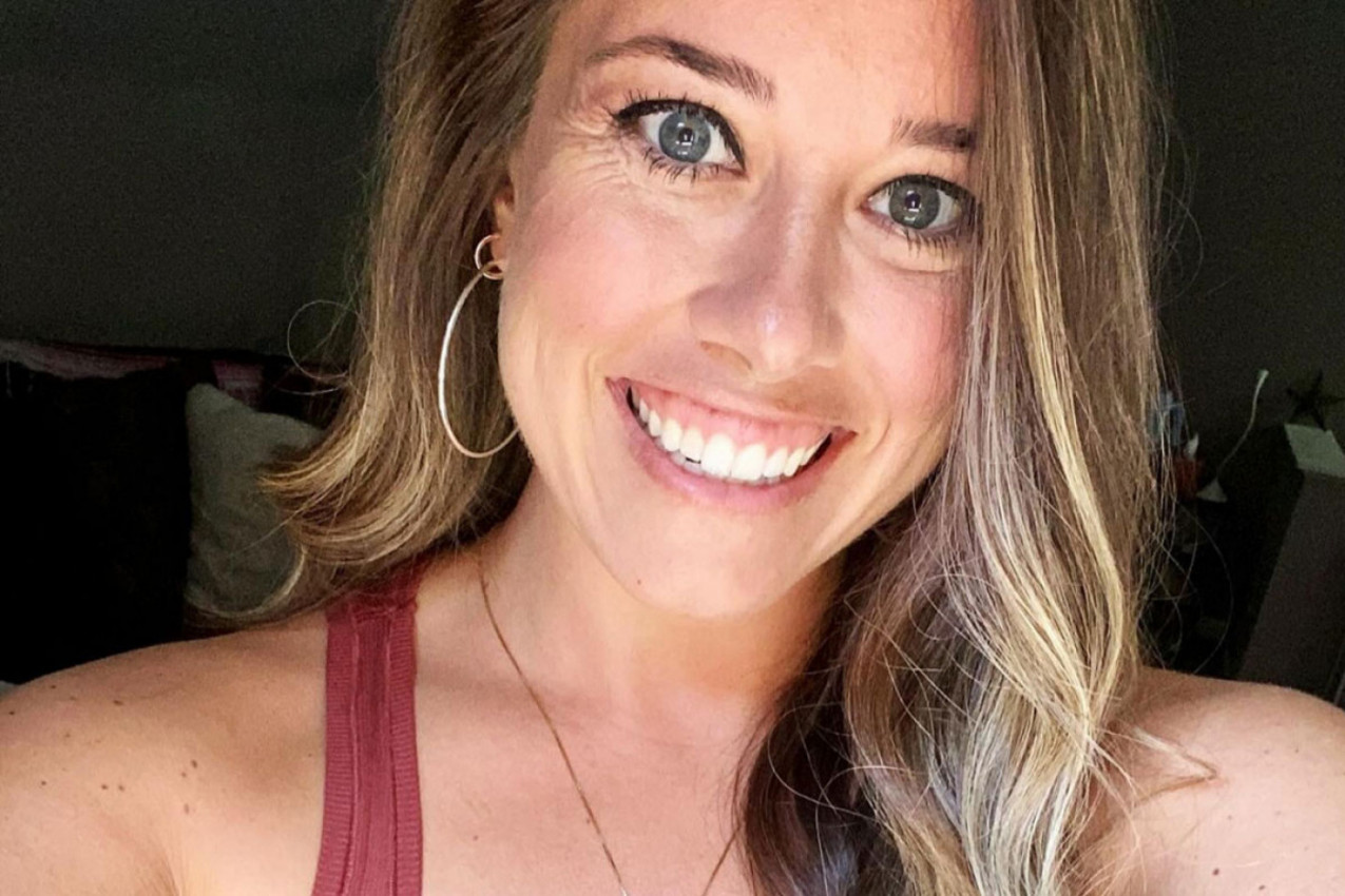 IZAŠLA JE NA SASTANAK S MOMKOM KAD SU JOJ SE USTA ISKRIVILA: Ova devojka pati od 3 opake bolesti, ona je INSPIRACIJA za milione obolelih! (VIDEO)