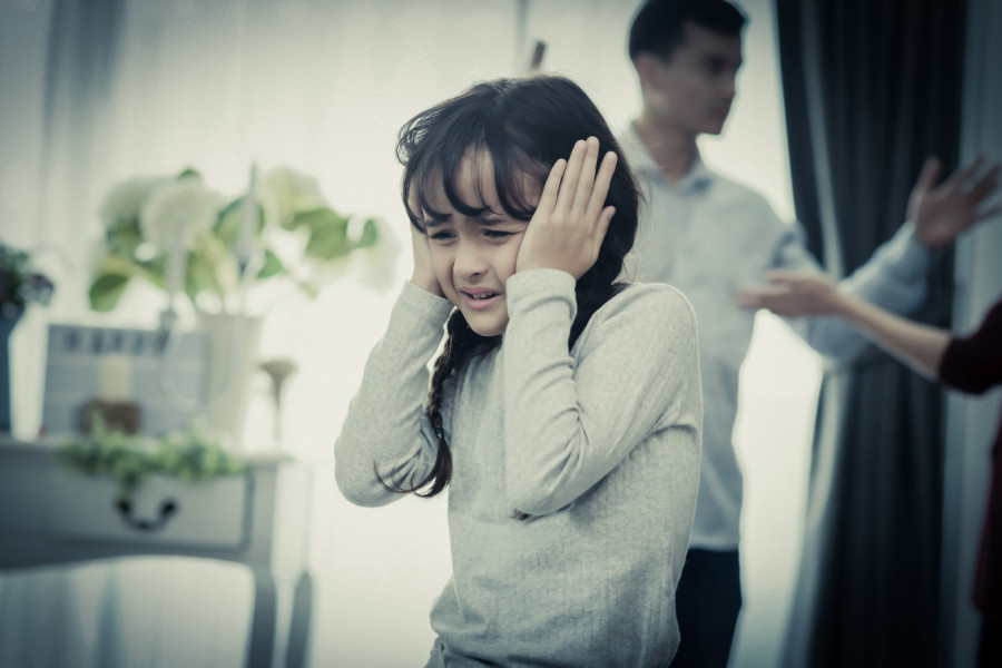 KAO DETE BILA JE SVEDOK ZLOČINA, a decenijama kasnije je saznala da je u tome ulogu imao njen SVEKAR! Isplivala mračna porodična tajna! (FOTO)