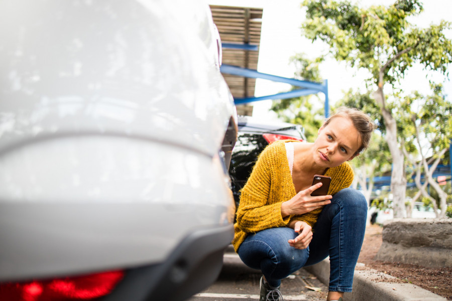 ČUDNO, PRLJAVO STVORENJE LEŽALO JE NA PUTU: Izašla je iz auta, pokupila ga i odnela kod veterinara, nije ni SLUTILA šta će se dogoditi! (VIDEO)