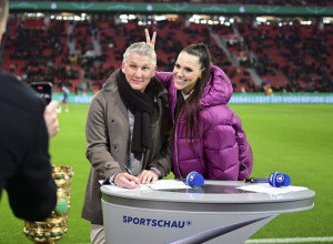 NOVE ŠOKANTNE TVRDNJE O ŠVAJNŠTAJGERU! Otkrivena neviđena prljavština: "Evo šta je Ani i deci uradio zimus" - bivši fudbaler odmah sve OBRISAO s mreža! (FOTO)