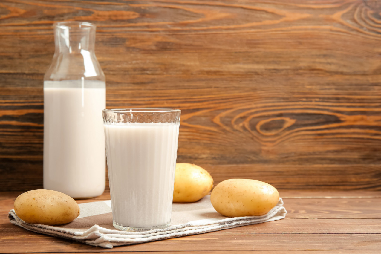 DA LI BISTE PILI MLEKO OD KROMPIRA? OVO JE PRIRODNI ELIKSIR KOJI ČINI ČUDA ZA ZDRAVLJE! Najbolji recept za obnovu organizma!