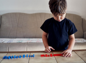DOKTORI OTKRIVAJU NOVI UZROK AUTIZMA KOD DECE: Ovi mališani imaju 14 puta više šanse za pojavu teškog stanja!