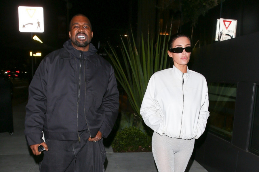 NAKON PRIZNANJA DA JE POČINIO INCEST S ROĐAKOM, žena Kanjea Vesta šokirala svet! Ljudi u neverici trljali oči kako je ušetala u prodavnicu - skoro kao od majke rođena! (FOTO)