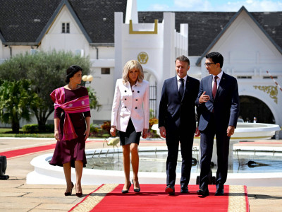 Prva dama Francuske ponosno pokazala izvajane noge u osmoj deceniji 