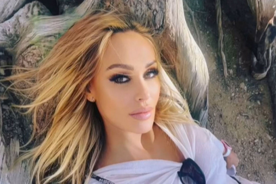 FATALNA JUGOSLOVENKA JE ZAVELA ALA PAĆINA, SLIKALA SE ZA PLEJBOJ, KRIVILI SU JE ZA RASPAD "DUGMETA": Završila je tri fakulteta, danas ima 63. godine i ljudi su u ŠOKU kako izgleda! (FOTO)