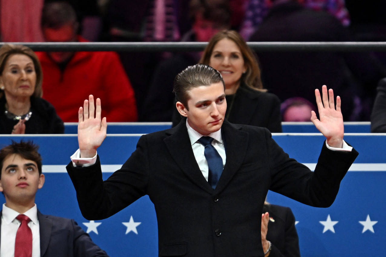 BARON TRAMP POTPUNO PROMENIO IMIDŽ: Svi komentarišu šta mu se dogodilo u tako kratkom roku - prošetao Njujorkom, svi stali kao ukopani!