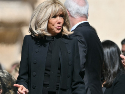 Prva dama Francuske nije nosila veo na današnjem tužnom događaju 