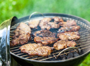 POZNATA NUTRICIONISTKINJA UPOZORAVA: JEDNU NAMIRNICU NIKAKO NE STAVLJAJTE NA ROŠTILJ - može biti pogubno! Samo ovako pripremljeno meso biće idealno za 1. maj!