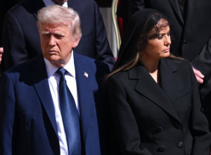 MELANIJA NAPUSTILA DONALDA TRAMPA?! Bela kuća bez prve dame, svetski mediji bruje o razvodu, a stiglo i saopštenje: "Ti si imbecil najvišeg ranga!"