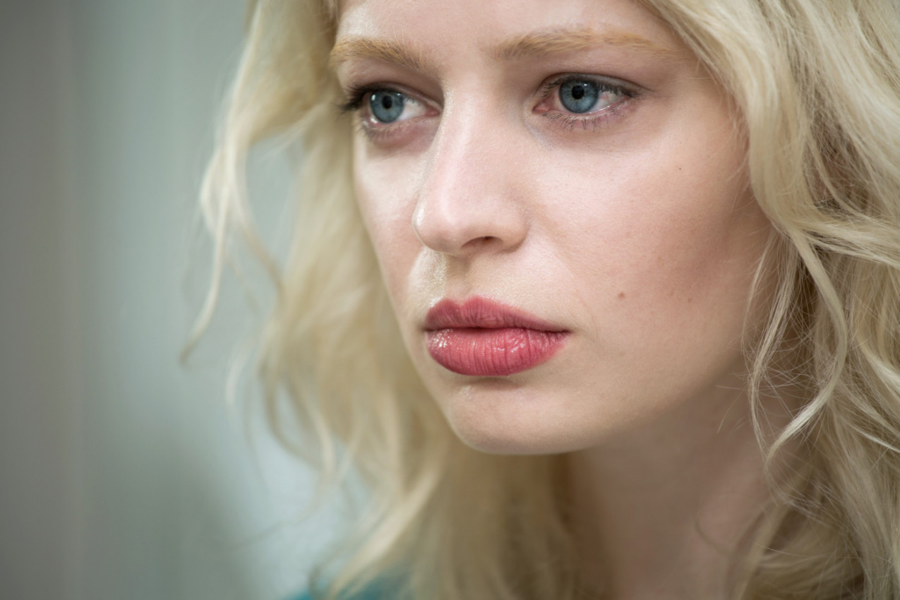 MILICI JE MUŽ OTPUTOVAO, PA JE POZVALA KOMŠIJU DA JOJ POPRAVI FRIŽIDER! On je bio oženjeni sveštenik i ludo joj se dopao - otvorili su flašu vina, a onda je usledio HAOS!