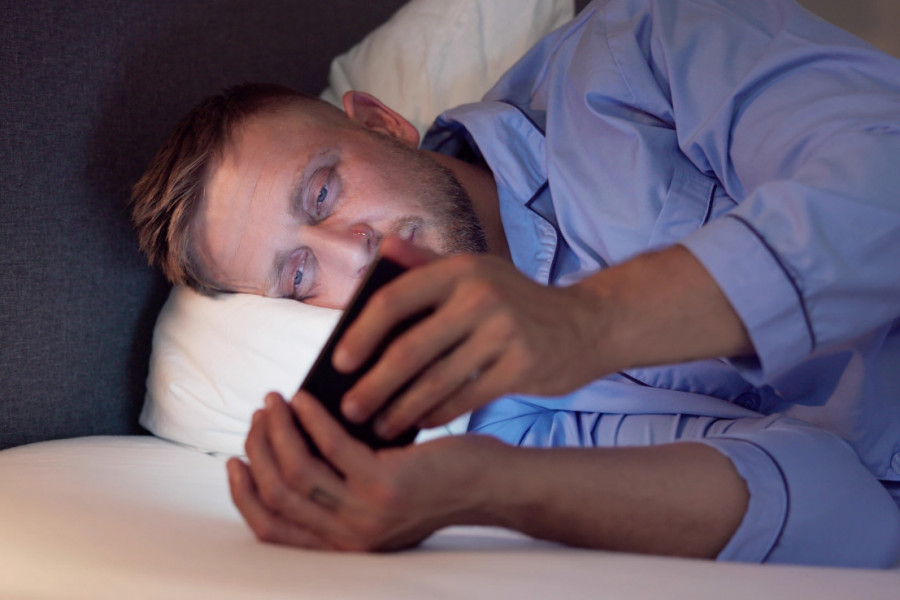 IZLUĐIVAO JU JE MUŽ JER JE NEPRESTANO KORISTIO MOBILNI TELEFON - ignorisao ju je i prestao da je čuje! A onda je otkrila TAJNU i samo su joj krenule suze!