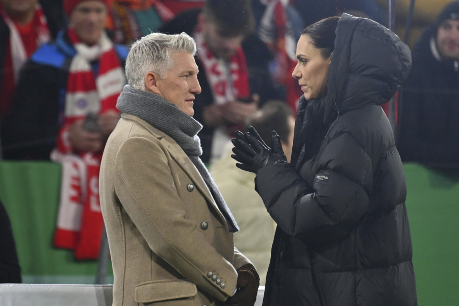 NAKON ŠTO JE BASTIJAN OTPRATIO TRUDNU ESTER, S KOJOM NAVODNO IMA AFERU, ona je OVIM potezom odlučila da pokaže šta je istina: I dalje je uz njega (FOTO)