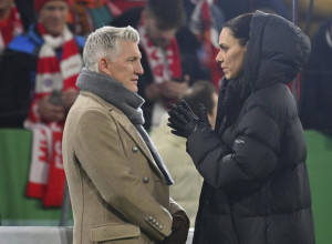 NAKON ŠTO JE BASTIJAN OTPRATIO TRUDNU ESTER, S KOJOM NAVODNO IMA AFERU, ona je OVIM potezom odlučila da pokaže šta je istina: I dalje je uz njega (FOTO)