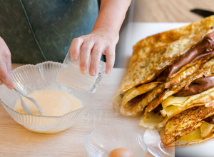 UMESTO KISELE VODE, U SMESU ZA PALAČINKE DODAJTE SAMO 1 SASTOJAK: Čak i sutradan biće mekane kao duša - obavezno isprobajte ovaj recept!