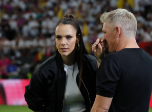 ŠOK I NEVERICA, BASTIJAN UHVAĆEN NA DELU SA ZANOSNOM ESTER SEDLAČEK - bili su zajedno na odmoru DVE NEDELJE? Mučni snimak za Anu obišao planetu! (VIDEO)