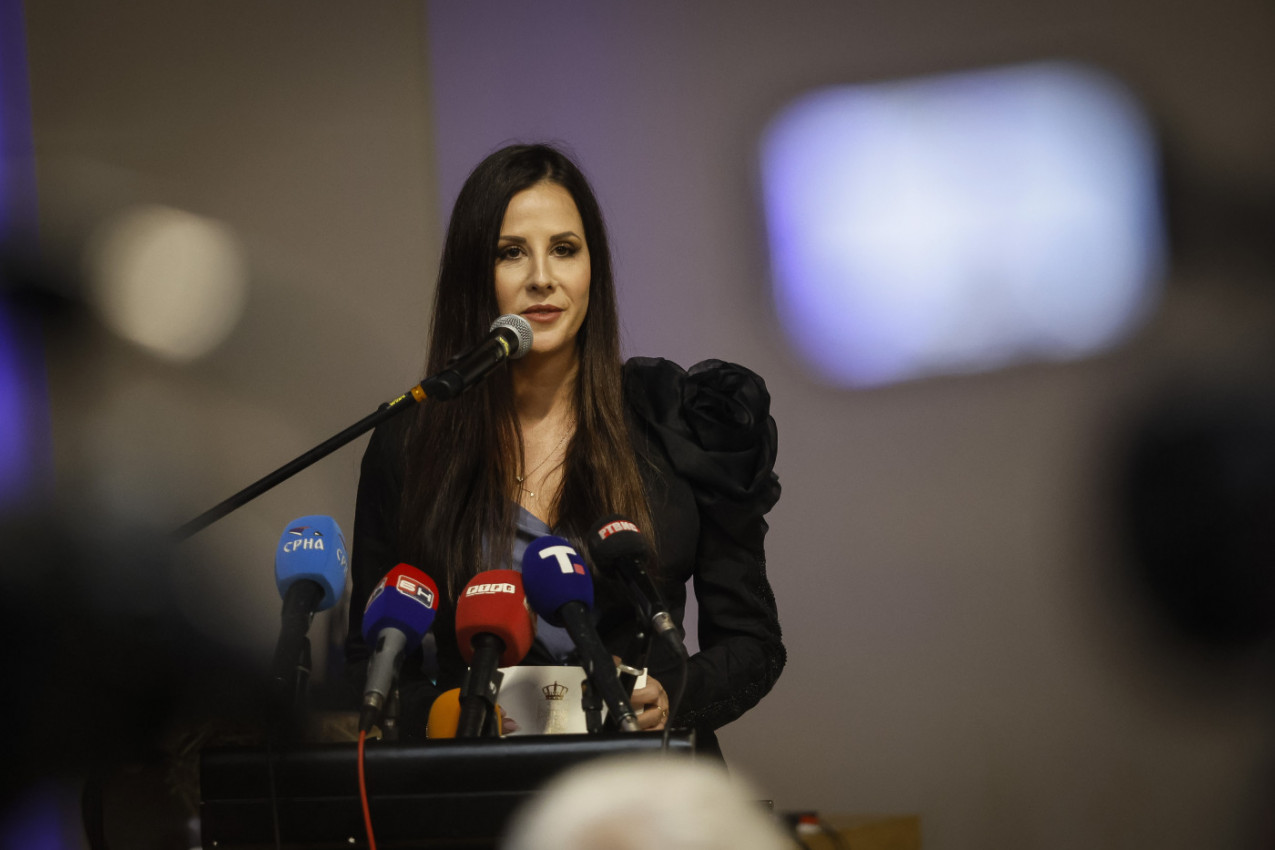 PRVA DAMA SRBIJE PROSLAVILA JE ROĐENDAN - a ne njenim novim fotografijama ljudi su primetili samo jedno: Usledilo je "more" reakcija! (FOTO)