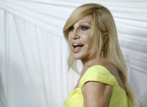 UBILI SU JOJ BRATA, U JEKU SLAVE NIJE SE SKIDALA S NARKOTIKA, A NA NJENE SLIKE PRE OPERACIJA SVI POBELE OD ŠOKA! Jedna od najbogatijih žena sveta danas puni 70 godina! (FOTO)