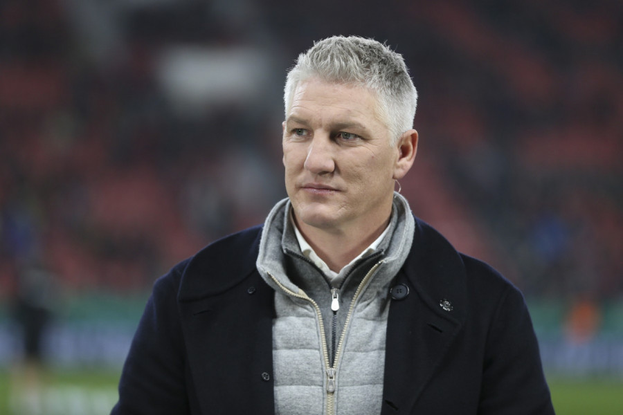 ŠTA JE TO BASTIJAN ŠVAJNŠTAJGER UPRAVO URADIO S RUKAMA? O njegovom potezu svi pričaju, krije šaku kao zmija noge - objavio sliku na mrežama, ljudi zbunjeni! (FOTO GALERIJA)