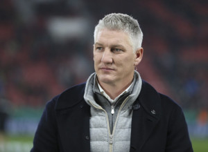 ŠTA JE TO BASTIJAN ŠVAJNŠTAJGER UPRAVO URADIO S RUKAMA? O njegovom potezu svi pričaju, krije šaku kao zmija noge - objavio sliku na mrežama, ljudi zbunjeni! (FOTO GALERIJA)