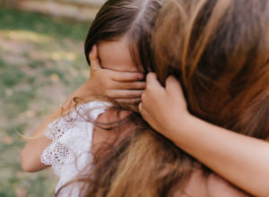 ĆERKA NIKAD NIJE LIČILA NA MENE, A KADA JE PORASLA SHVATIO SAM NEŠTO STRAŠNO! Posle DNK testa usledila je još jezivija istina - ovog nema ni u noćnim morama!