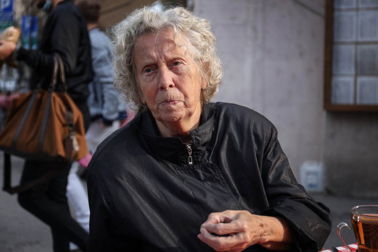 DANAS SU SVI BRUJALI O TOME DA JE UMRLA, A EVO KOJE JE PRAVO IME EVE RAS! Mnogi zaneme kad čuju i koliko godina ima, a malo je onih koji znaju da boluje od RAKA!