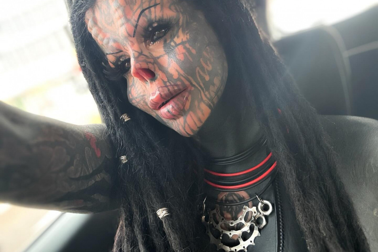 IMA ROGOVE, NEMA NOS - influenserka uradila ekstremne operacije čak i na polnom organu! Sada je objavila fotografiju kako je izgledala pre i svi su - ZANEMELI! (FOTO)