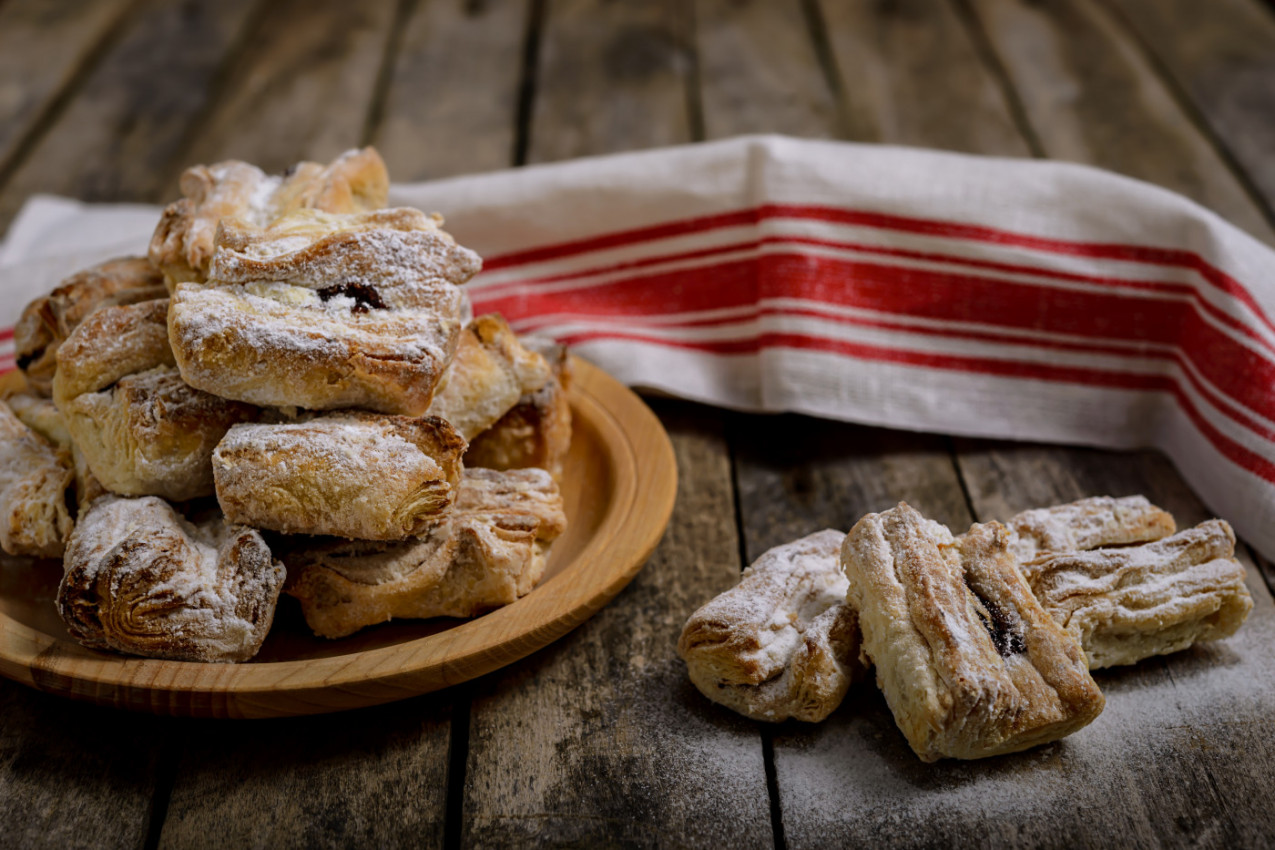 RECEPT ZA TRADICIONALNU SRPSKU POSLASTICU KOJA SE TOPI U USTIMA: Salčići - slatkiš koji nema konkurenciju!