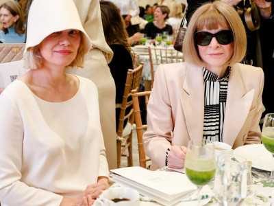 Andersonova je sedela pored urednice Voga, Ane Vintur, a bilo je onih koji su joj zamerili izostanak elegancije na ovom događaju 