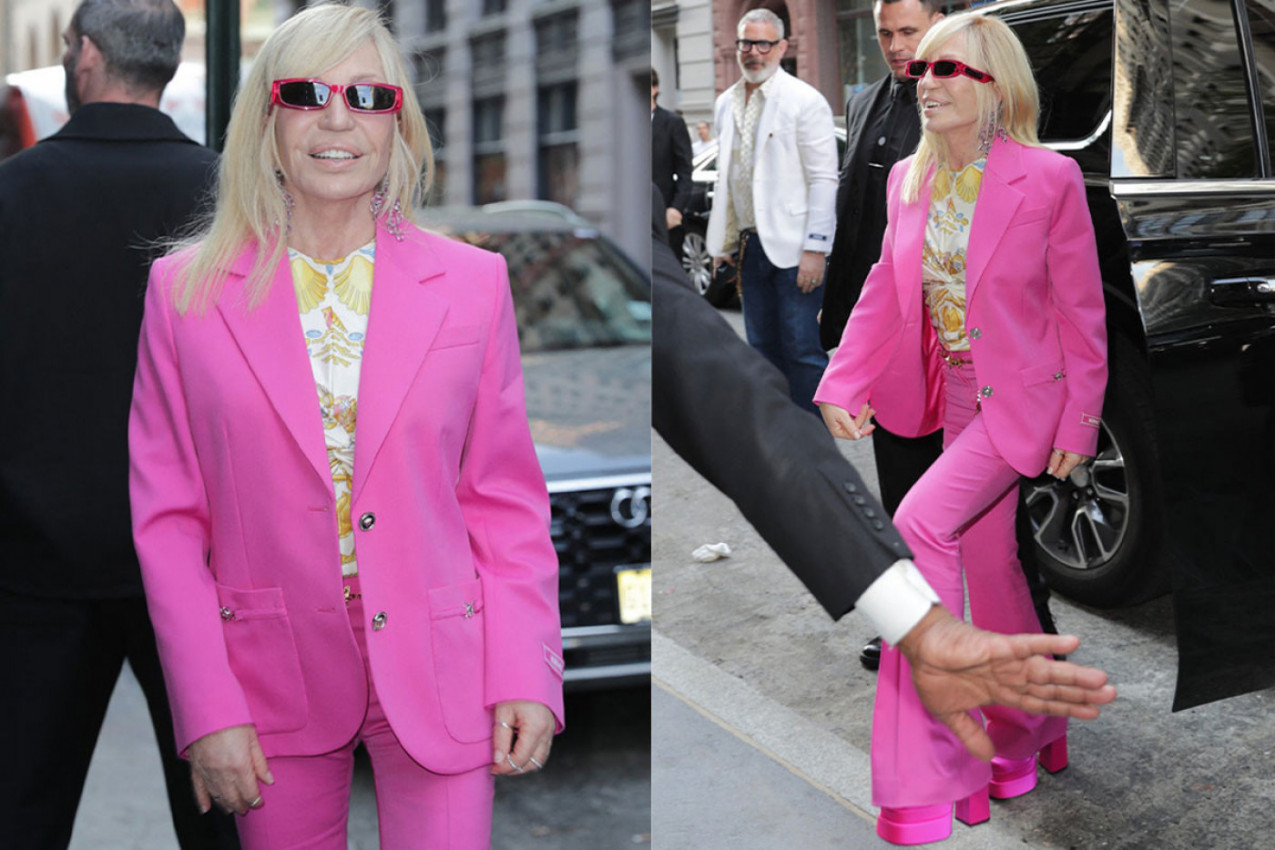 Zablistala posle nove plastične operacije - Donatela Versaće nedavno je napunila 70 godina, a sada je pažnju na žurki u Njujorku privukla ovim odelom - naravno iz Versaće kolekcije!