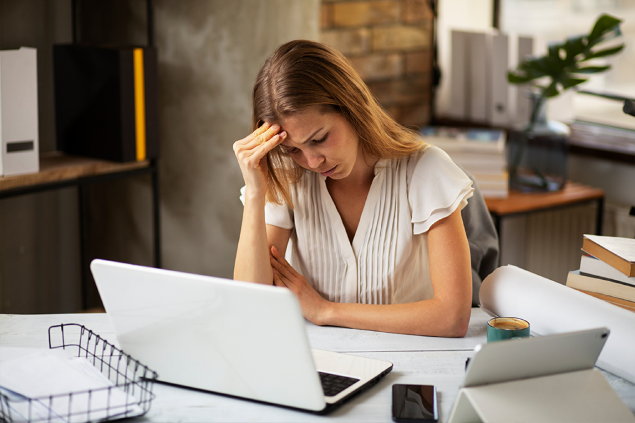 UKLJUČILA JE MUŽEVLJEV KOMPJUTER I OSTALA PARALISANA ZBOG PRIZORA: Imao je profil na aplikaciji za upoznavanje, ali to nije bilo sve - njen izraz lica sve govori! (VIDEO)