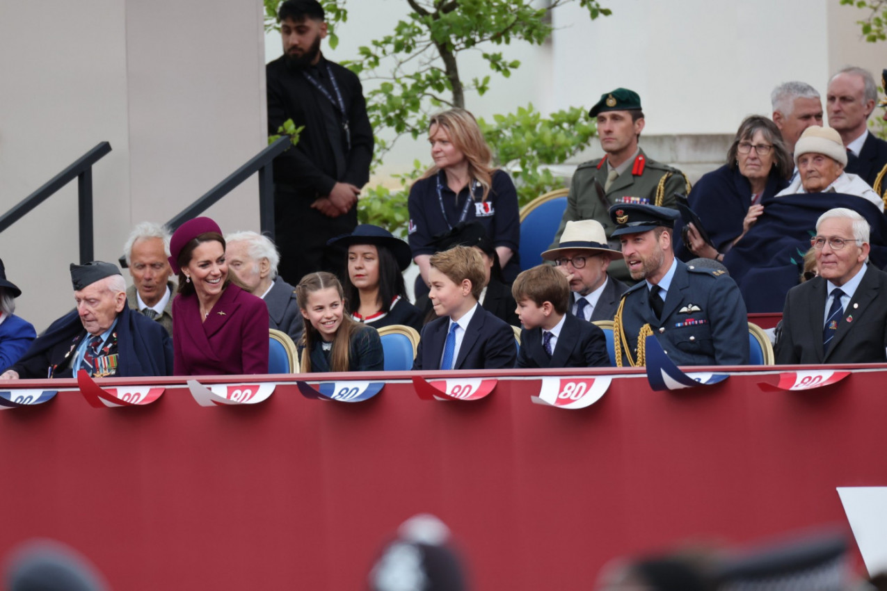 Kejt Midlton i princ Vilijam sa decom prisustvovali su paradi u Londonu povodom 80 godina od završetka Drugog svetskog rata