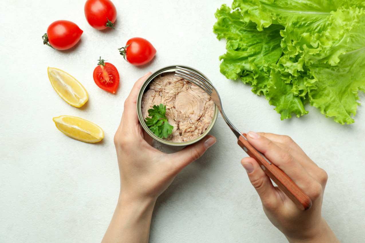 UKOLIKO VIDITE OVA TRI SLOVA NA KONZERVI TUNJEVINE, NE KUPUJTE JE NI ZA ŽIVU GLAVU: Stručnjaci otkrivaju za koga može da bude pogubna