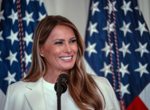 POJAVILA SE MELANIJA - MEDIJI U TRANSU! Svi su zanemeli, od onoga šta je uradila Trampu prašina i dalje ne može da se slegne! (FOTO)