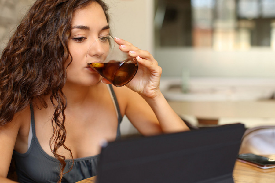 SVAKODNEVNO PIJEMO OTROV KOJI NAUČNO DOKAZANO UNIŠTAVA KOSTI: Loša navika kosta zdravlja, niste ni svesni posledica