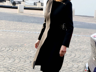 Elegantna kombinacija kaputa, pantalona i salonski s visokom potpeticom, definitivno je pun pogodak 