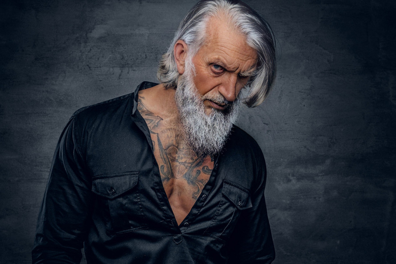 PITALI SU DEDU OD 68 GODINA DA SE SKINE - KADA JE POKAZAO TELO, SVI POPADALI! A onda je otkrio svoju TAJNU, tome se niko nije nadao! (VIDEO)