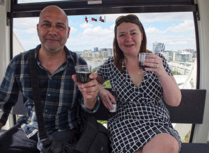 PATILA JE JER JOJ JE UMRO MUŽ, A ONDA ODLUČILA DA VODI LJUBAV SA DRUGOM ŽENOM: Sada tvrdi da im se još neko priključio i usred akcije rekao nešto ZAPANJUJUĆE!