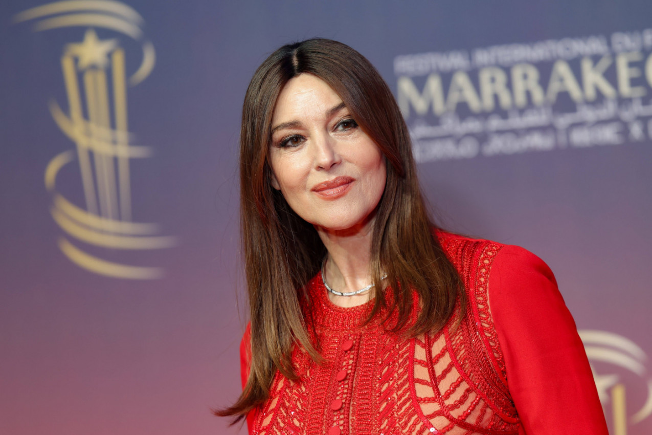 JEDNA OD NAJLEPŠIH ŽENA SVETA POKAZALA GRUDI - bretele se spustile, svima popadale vilice! Ovaj prizor nema ko nije jedva dočekao! (FOTO)