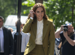 NOVO POJAVLJIVANJE KEJT MIDLTON SVE ZAPANJILO! Ni njen osmeh na licu mnoge nije uverio da je sve u redu! (FOTO)