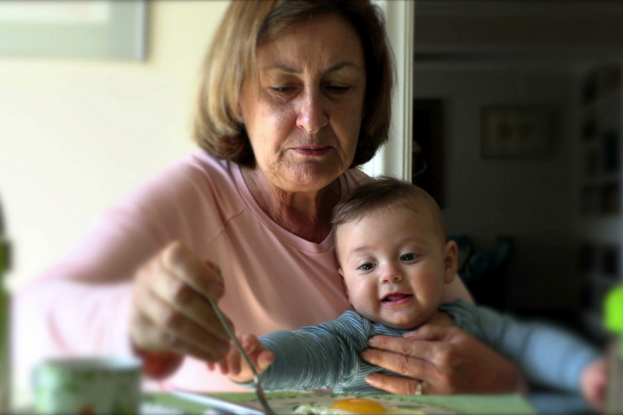OSTAVILA JE SINA KOD SVEKRVE TOKOM VIKENDA: Kada ga je vratila kući posle nekoliko sati je shvatila ŠTA JE BABA URADILA detetu, kukala je na sav glas!