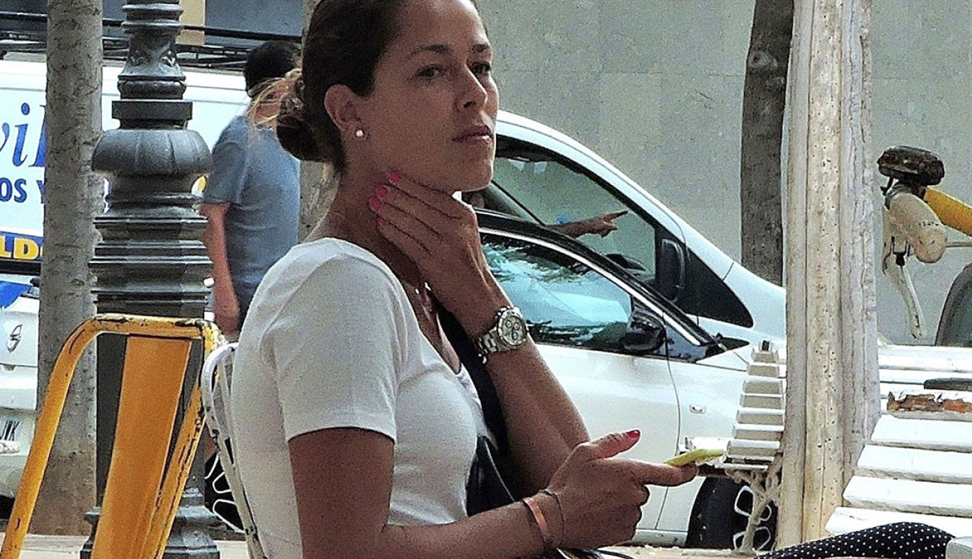 ANA IVANOVIĆ EMOTIVNIM OBRAĆANJEM ZABRINULA MILIONE - kad intuicija proradi... Obratila se jednoj osobi, pa otkrila: Ovo se dešava kad niko ne gleda!