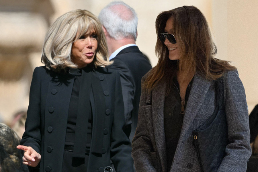 SVET BRUJI O BRIŽIT, A POGLEDAJTE KAKO GRMI BIVŠA PRVA DAMA FRANCUSKE: Umešana je u neviđeni SKANDAL, ali blista - zbog njenih novih slika sve je stalo! (FOTO)