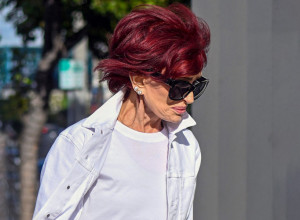 PRETVORILA SE U ŽIVI KOSTUR - POTRESNE FOTOGRAFIJE VELIKE SVETSKE ZVEZDE! Izašla je na ulicu, ljudi zanenemeli - za sve je kriv kontroverzni lek! (FOTO)