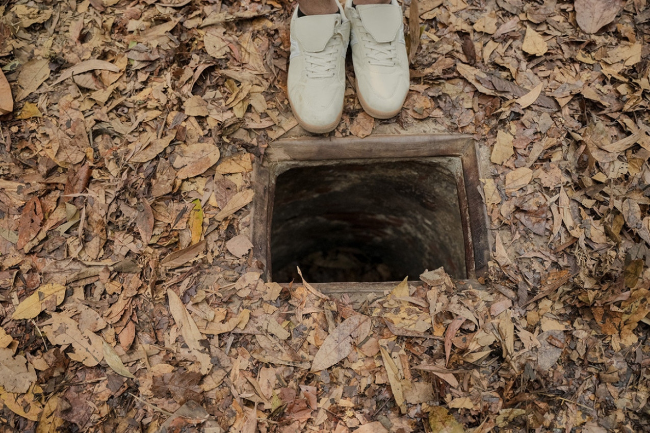 DEVOJKA JE PODELILA SNIMAK IZ KLAUSTROFOBIČNOG LAVIRINTA TUNELA: Unutra se ledi krv u žilama - da li biste se usudili da uđete kroz ovu rupu?! (VIDEO)