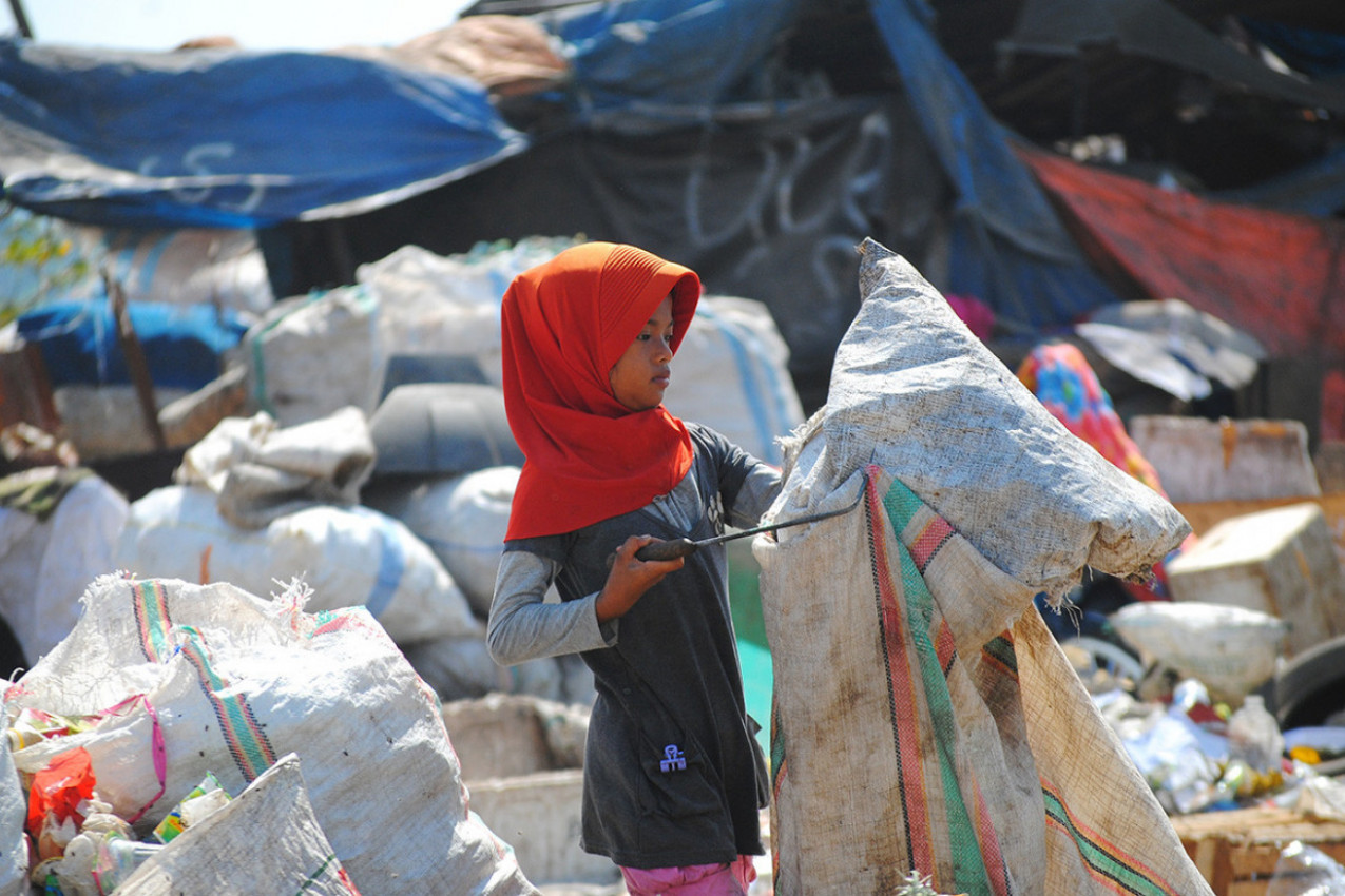 PRONAŠLI SU DETE NA SMETLIŠTU - BILO JE IZGLADNELO I MOKRO DO KOŽE: Ubrzo su o devojčici otkrili nešto čemu se nisu nadali -  ovo je ona DANAS! (FOTO)