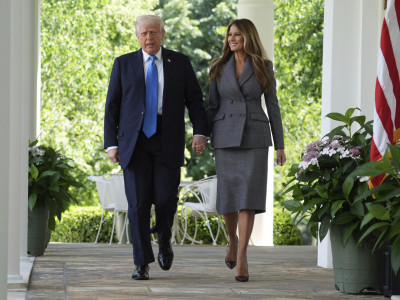 Melanija i Donald nasmejani